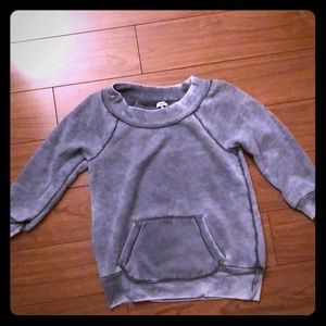 Soft ash grey 3/4 sleeve pullover sweatshirt